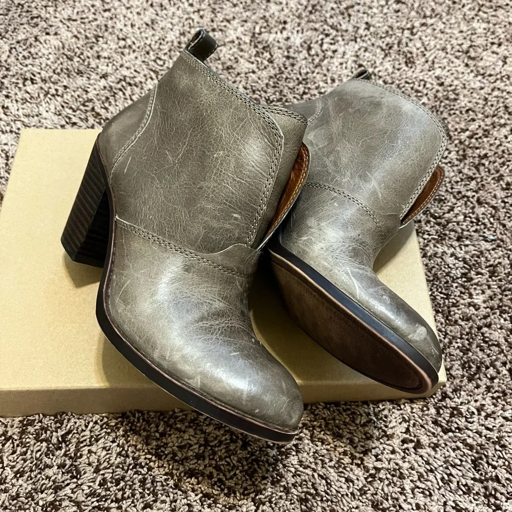 Lucky Brand Leather Taupe Ankle Boots, Size 7.5 - Picture 9 of 9